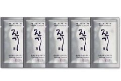 Сироватка регенеруюча для волосся Daeng Gi Meo Ri Vitalizing Serum, 4 млСироватка регенеруюча для волосся Daeng Gi Meo Ri Vitalizing Serum, 4 мл